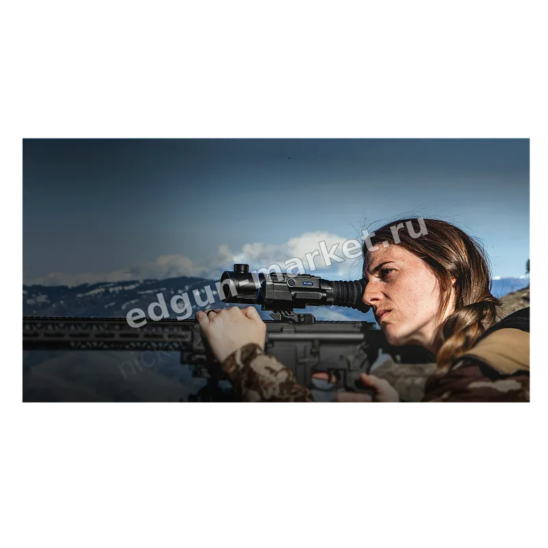 Стрелок ведёт наблюдение через Pard Ocelot 640 Zoom, установленный на винтовку